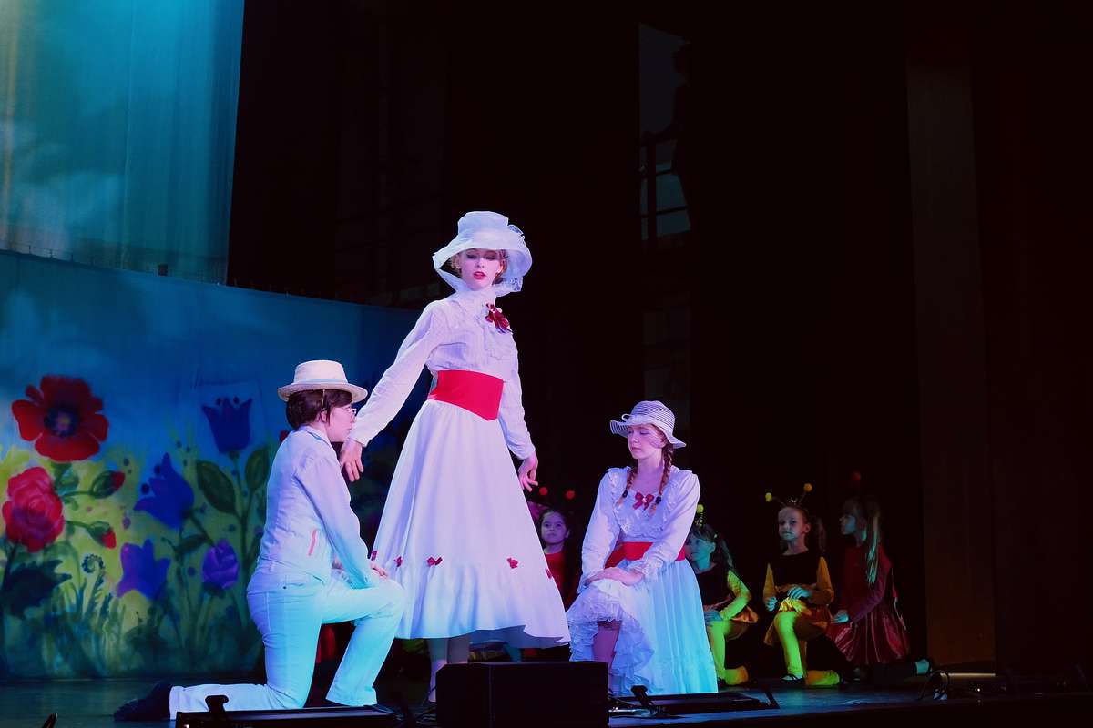 Scéna z muzikálu Mary Poppins