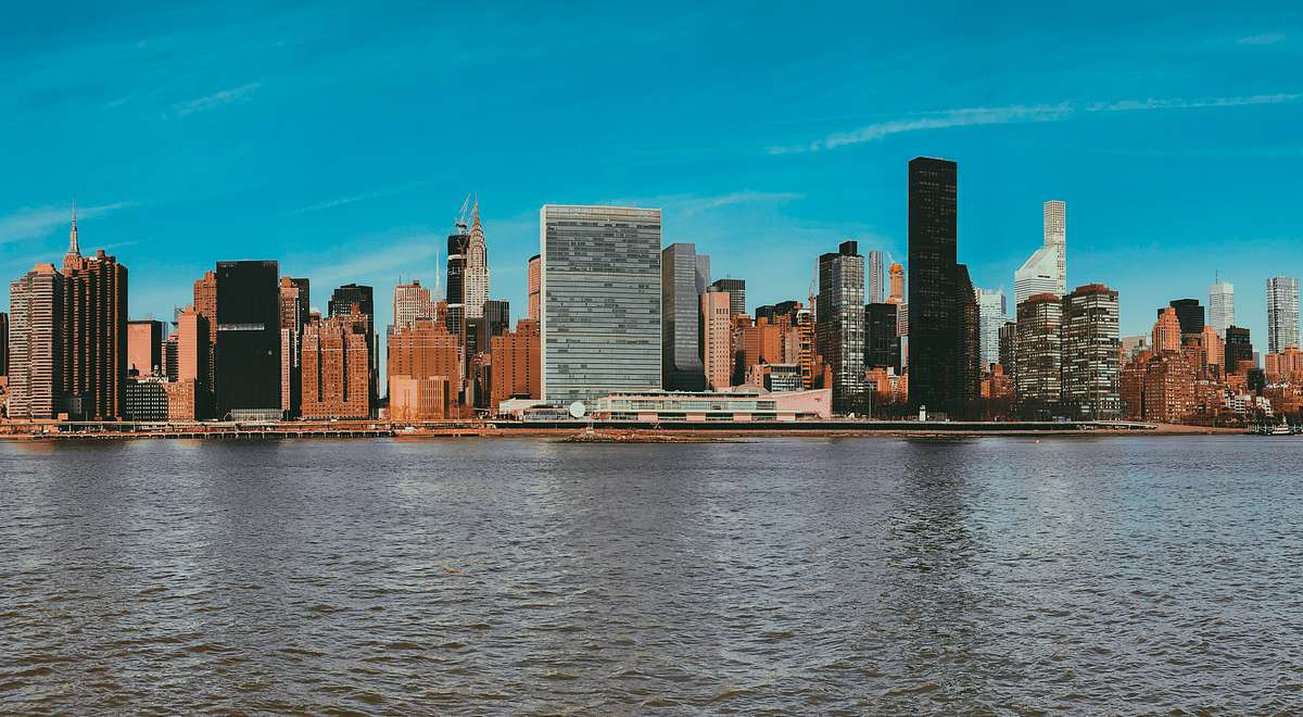 Panoráma Manhattanu cez East River